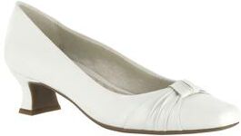 Women's Waive Pump by Easy Street® in White (Size 6 M)