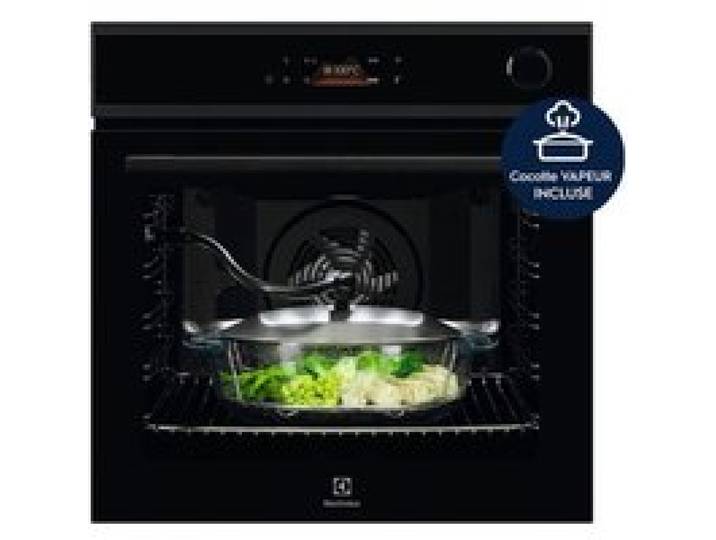 Four Electrolux EOC8P39WH