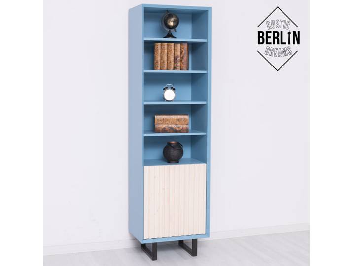 Vintage Schrank Berlin himmelblau weiß im Landhausstil