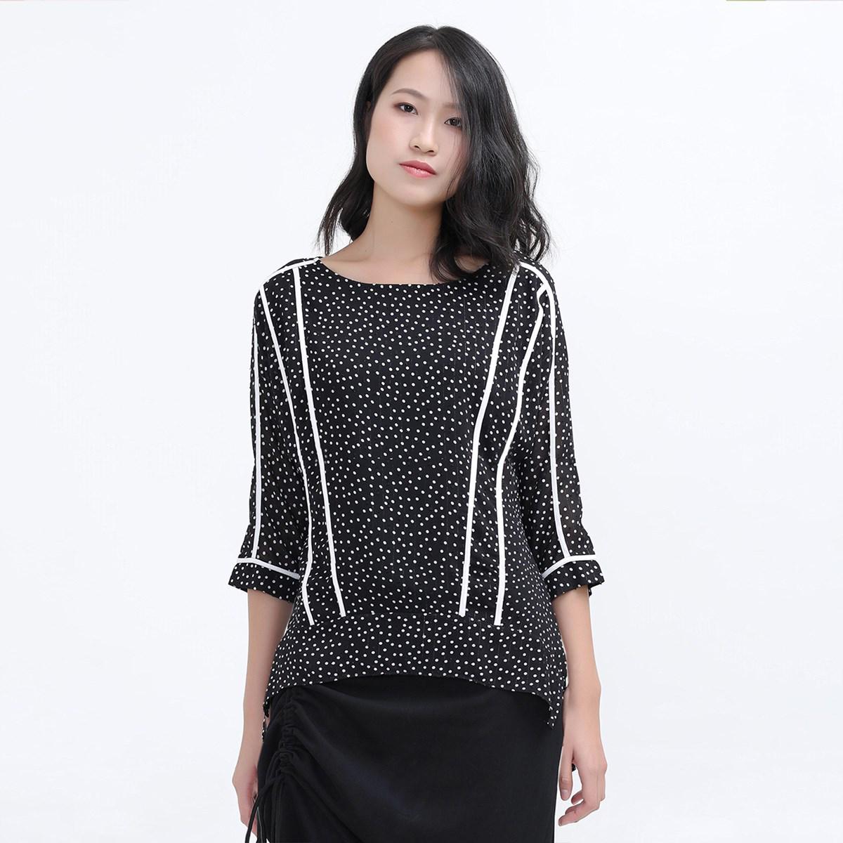 Chiffonbluse mit weißem Tupfenbesatz