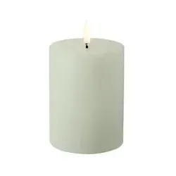 Piffany LED Stumpenkerze Sage Green glatt 7,8x10cm