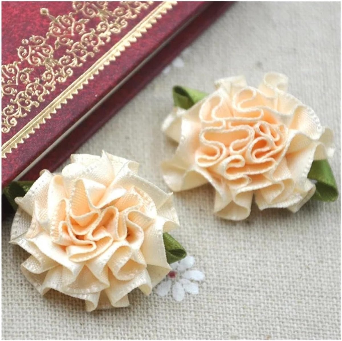 Set van 40 kleurrijke stoffen bloemen lint applicaties voor woondecoratie