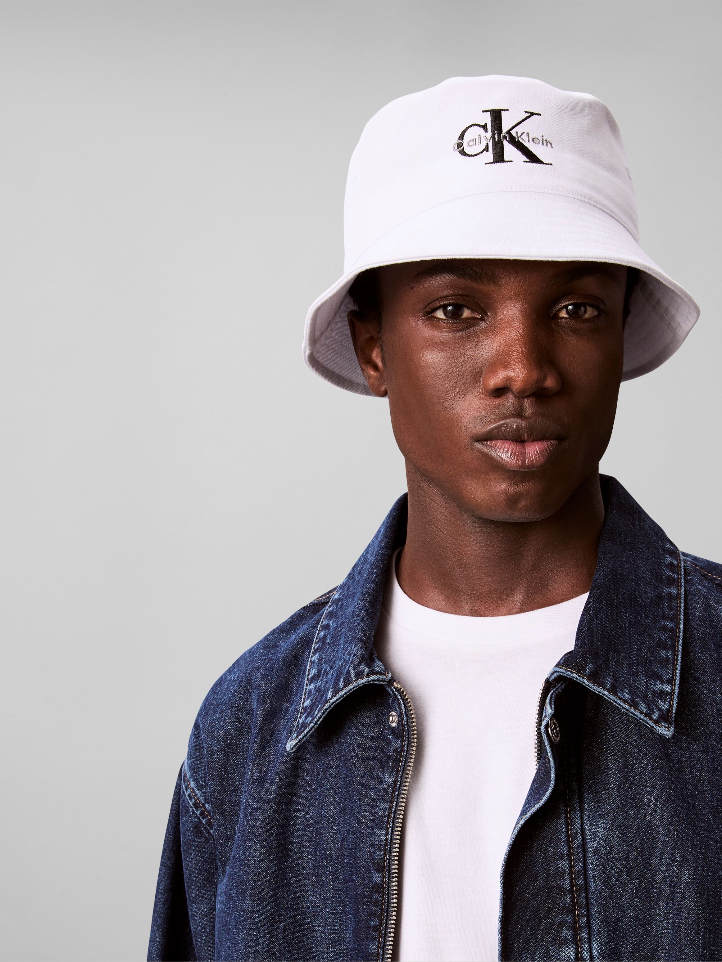 Fischerhut CALVIN KLEIN JEANS "MONOLOGO EMBROIDERY BUCKET HAT", Herren, weiß (hellweiß), Web, Baumwolle, Hüte Fischerhut