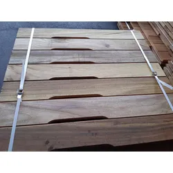 Denya Pferdestallbohlen, 32x135 mm, AD, glatt gehobelt, längsseitig Nut & Feder, einseitig Lüftungsschlitz