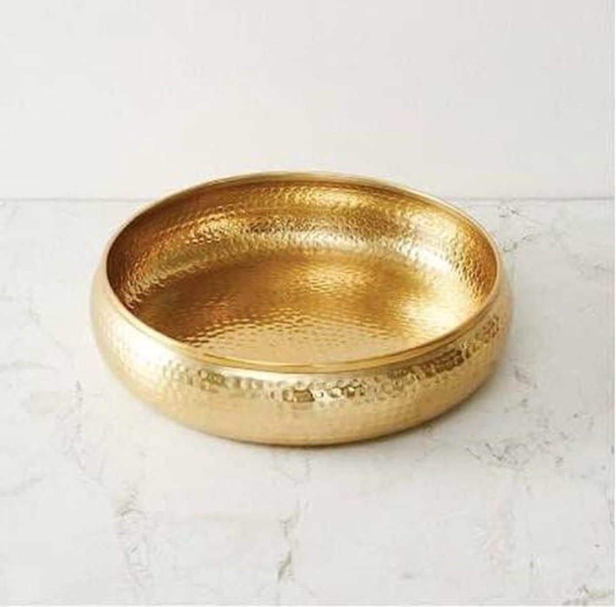 Decoratieve metalen schaal handgemaakt goudkleurig rond 33 cm