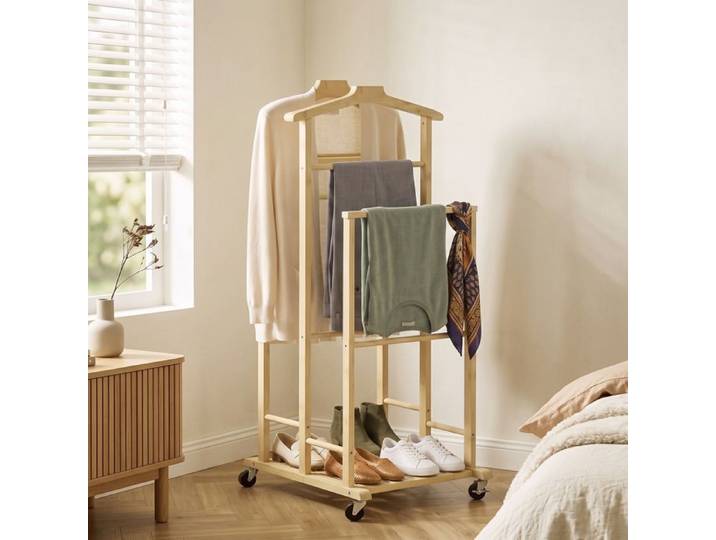 Valet de chambre à roulettes portant à vêtements en bambou cintres barres de suspension plateau et étagère chêne