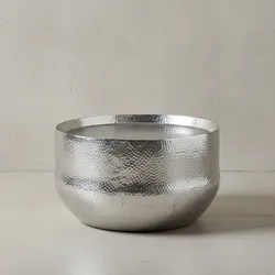 KADIMA DESIGN Orientalischer Couchtisch ANIENE: Hammerschlag-Struktur, Aluminium, hohl, 40 kg Belastung, goldfarben lackiert.