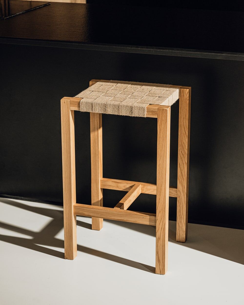 noo.ma Tabouret toli chêne massif assise jute 68 cm Marron 43x68x35cm