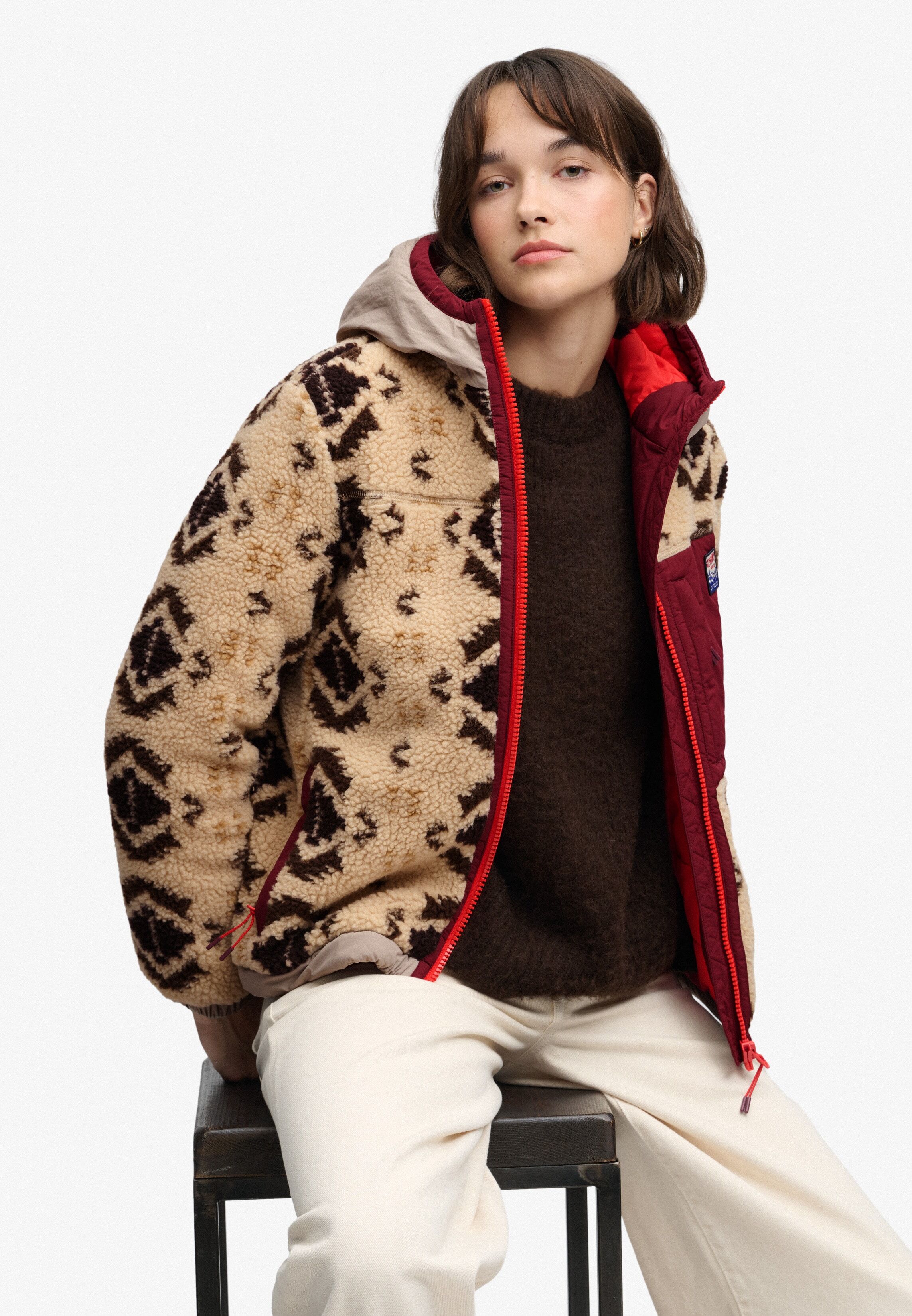 Fleecejacke SUPERDRY "SHERPA JAQUARD FLEECE HYBRID", Damen, Gr. XS, beige (cream aztec), Web, Obermaterial: 100% Polyester, gemustert, relaxed fit normal, Jacken Fleecejacke, Kunstfaser, relaxed fit cream aztec XS