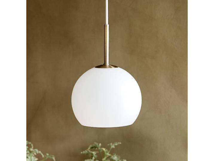 Ball Glass Pendelleuchte Ø18 Opal Weiß - Frandsen - Wohnzimmer - Design - Mit Schirm