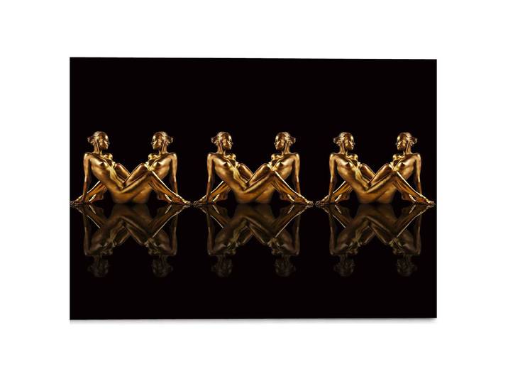 Glasbild Frauen in Gold Symmetrie Druck auf Acrylglas Schwarz 70 x 50 x 2cm