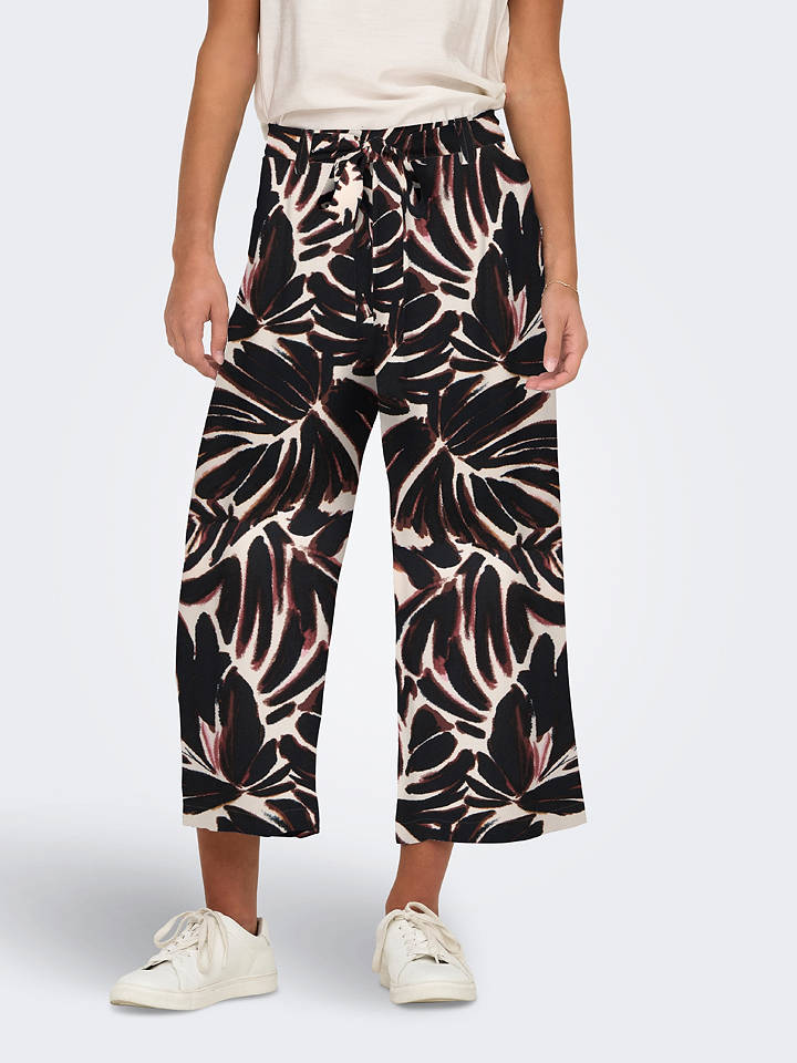 ONLY Marlenehose in Schwarz - L