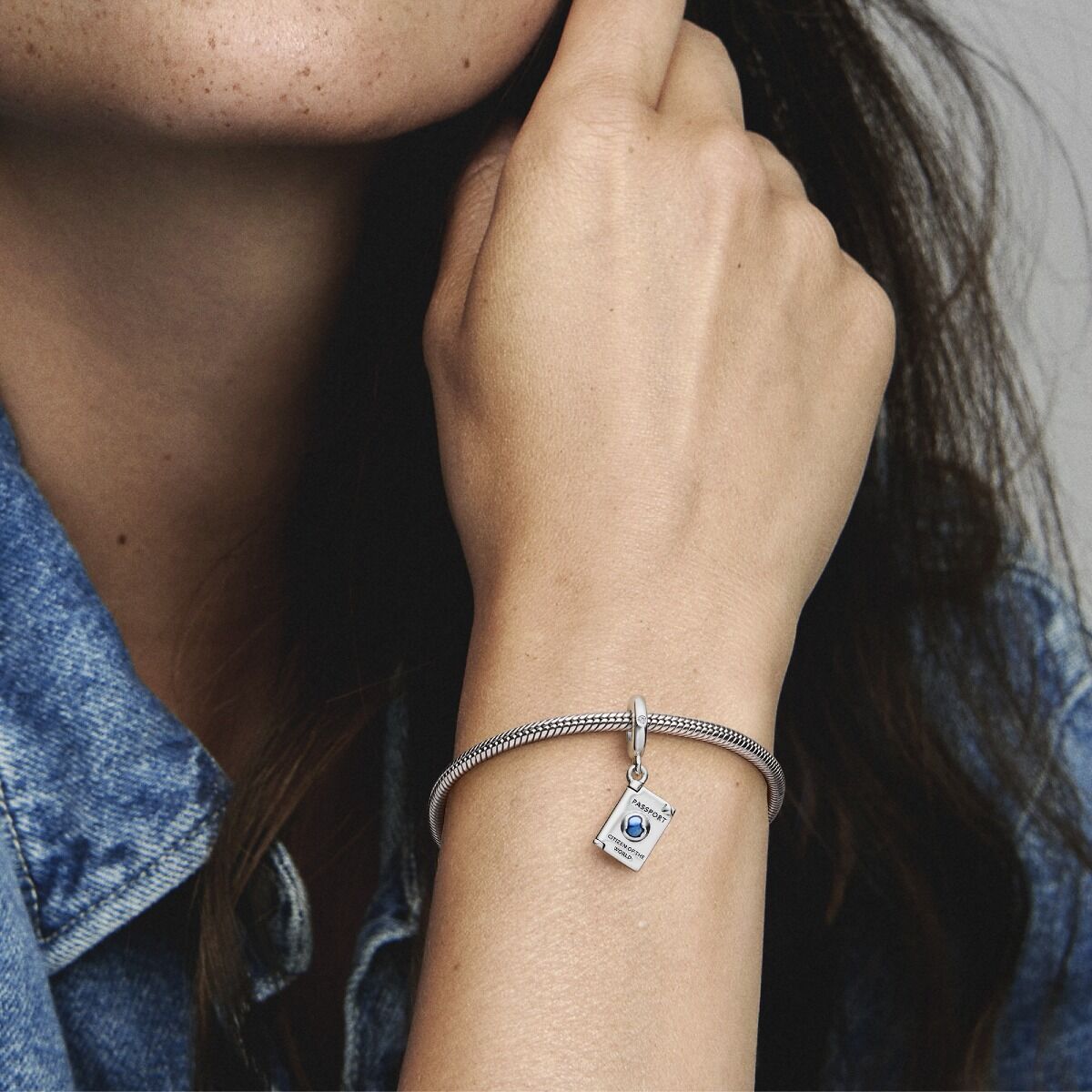 Pandora Moments Openable Passport Dangle berlock 792680C01