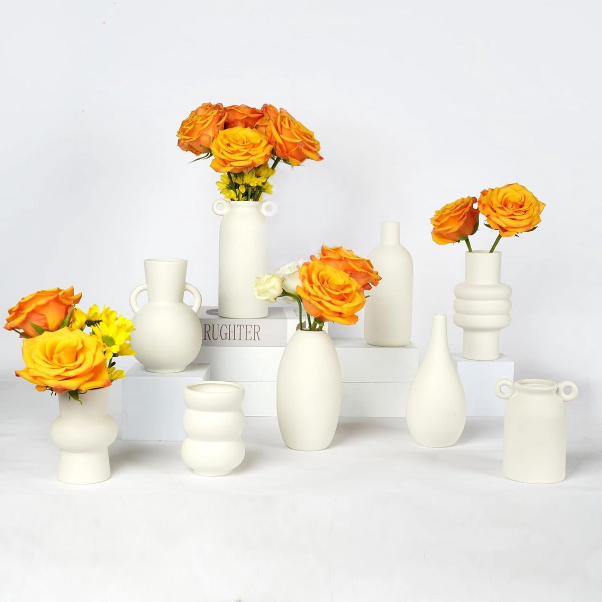 Set van 9 witte keramische vazen voor decoratie