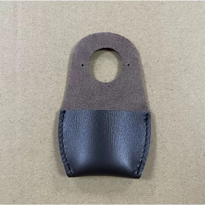 INF Handwerklich geschnitzter Daumen-Fingerschutz aus erstklassigem Leder Schwarz
