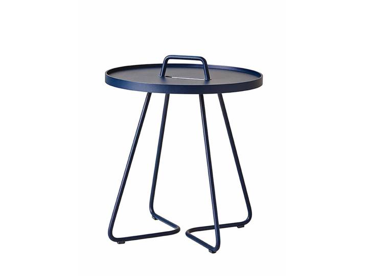 Abstelltisch On-the-move Cane-line blau, Designer Christina Strand, Niels Hvass, 44x54x44 cm