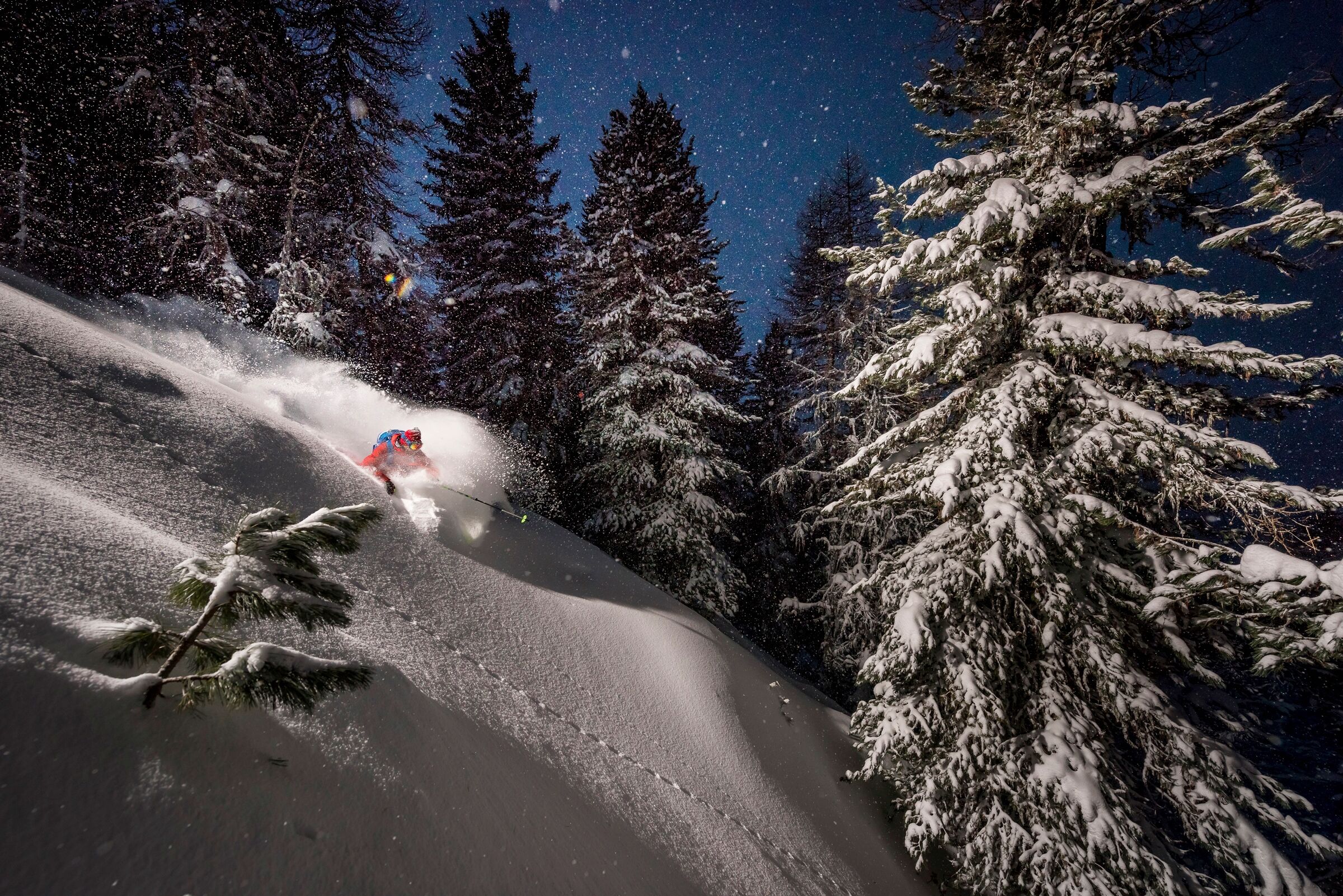 Fototapete PAPERMOON "Photo-Art TRISTAN SHU, NACHTSCHNEE SKI MIT ADRIEN COIRIER", bunt, B:3,5m L:2,6m, Vlies, Tapeten, Fototapete bunt B/L: 3,5m x 2,6m, Bahnen: 7 Stk.