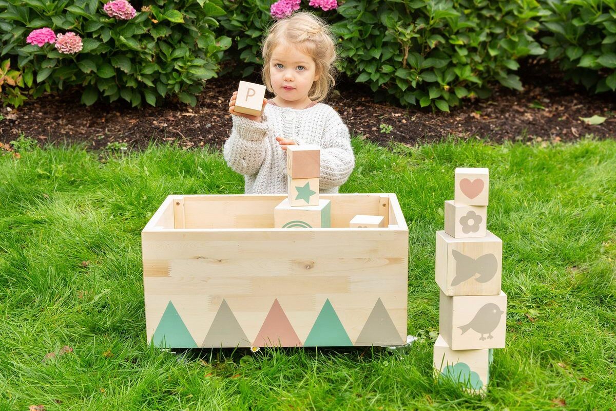 Truhe MUDDY BUDDY "Treasure Hunter", beige (natur), Truhen, Kinder, B/H/T: 30cm x 32cm x 50cm, Massivholz, Truhe, Outdoor Spieltruhe + Spielwürfel, natur, B:30cm H:32cm T:50cm