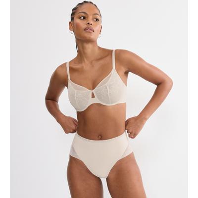 Triumph "Comfort Contour W01" verkleinert die Brust optisch um eine Cup-Größe