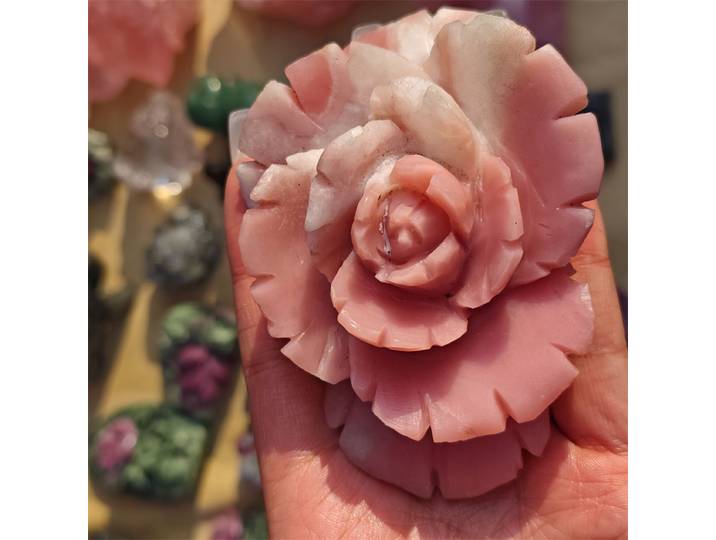 Opale rose naturelle sculptée en forme de fleur, pierre de guérison Reiki, cristal rose, décoration de maison, ornements, cadeaux, 1 pièce
