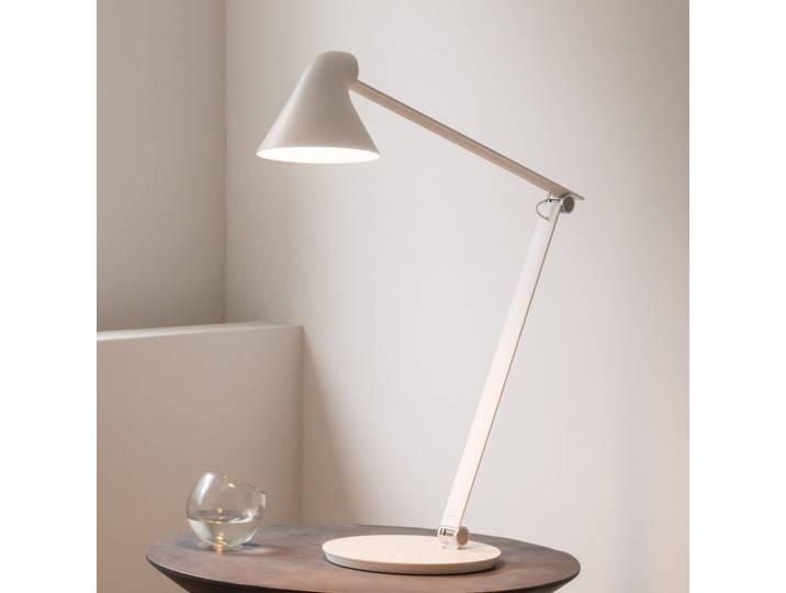 NJP Tischleuhcte m/Fuß 3000K Weiß - Louis Poulsen - Wohnzimmer - Design - Metall - Einflammig