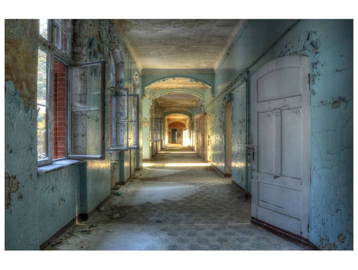 Alubild Lost Place Flur 1 image LAND