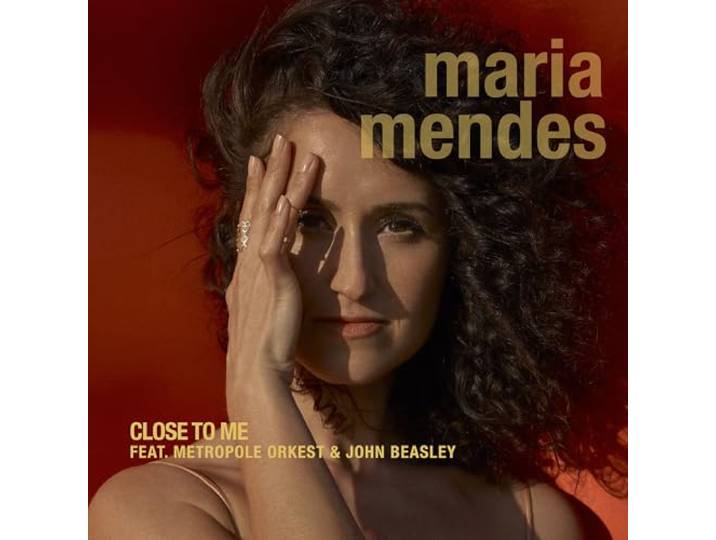 Maria Mendes - Close To Me