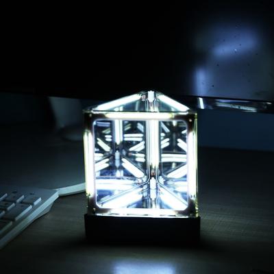 Universal Stock Levita Cube Magnetic Levitation Lamp Floating Cube LED Desk Lamp For Gaming Room Decor triangle white