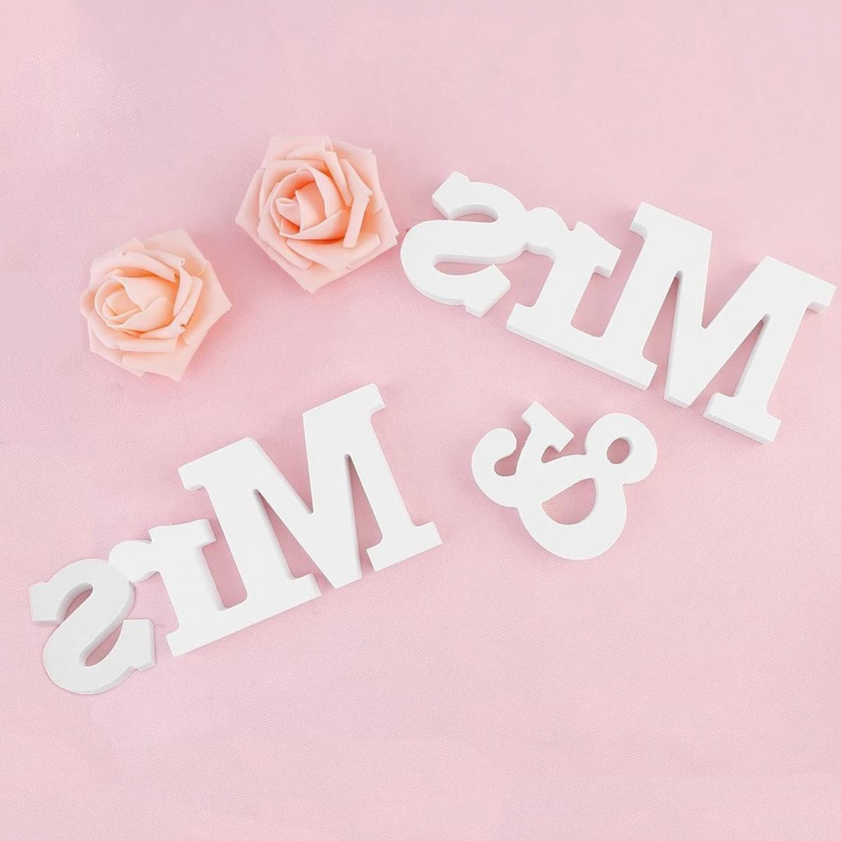 Houten letters bord voor een gay bruiloft, decoratie voor op tafel en cadeau voor gay stellen