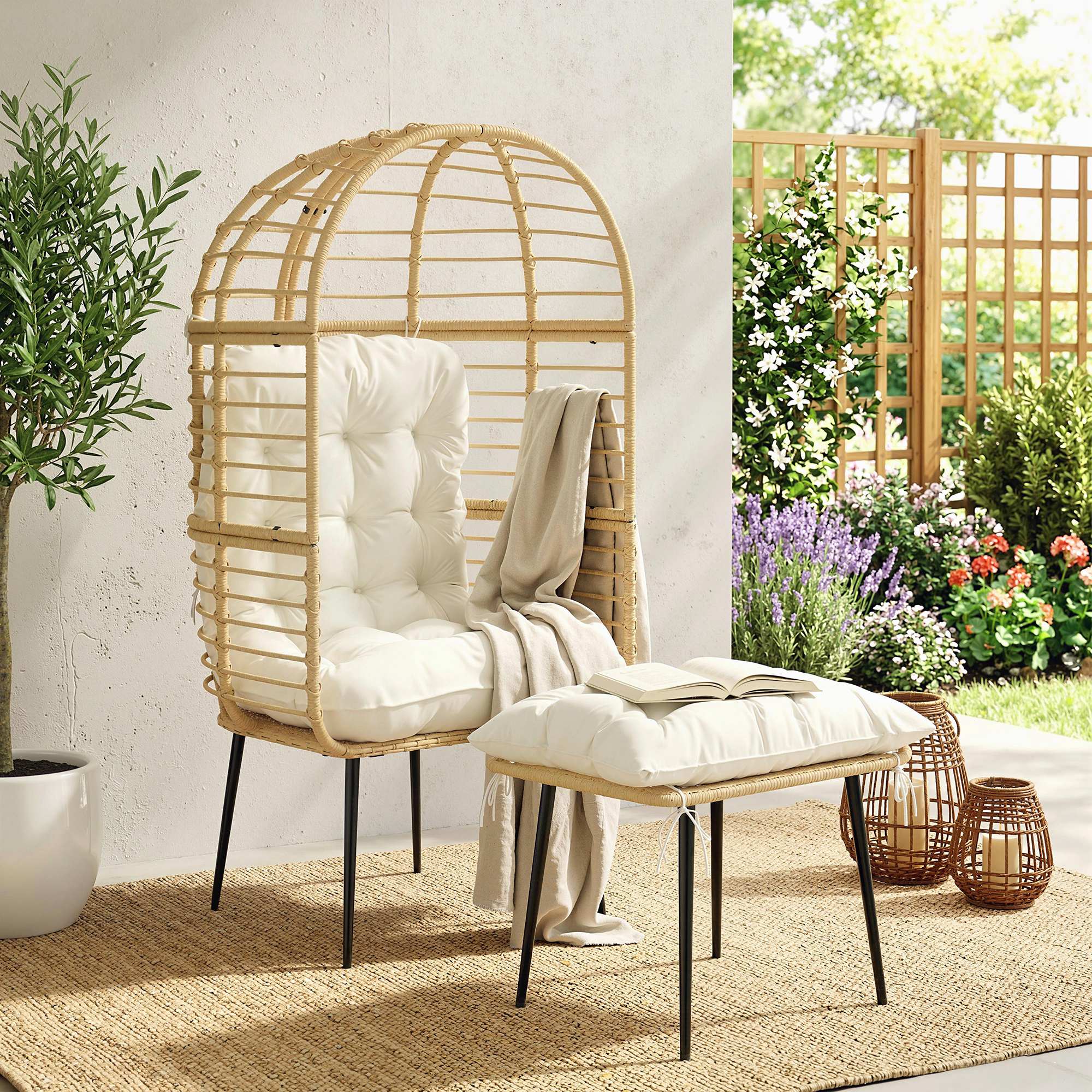 Outsunny Poltrona da Giardino con Poggiapiedi, Forma a Uovo, Poltrona a Cesta con Cuscini Lunghi e Spessi, Telaio Metallico, Beige   Aosom Italy