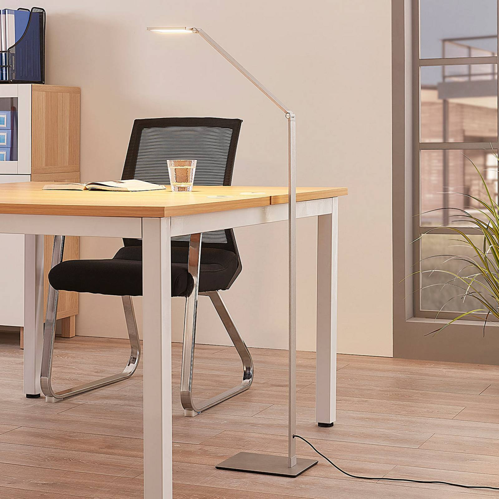 Lucande Resi LED vloerlamp - Grijs/Zilver - Aluminium - Dimbaar