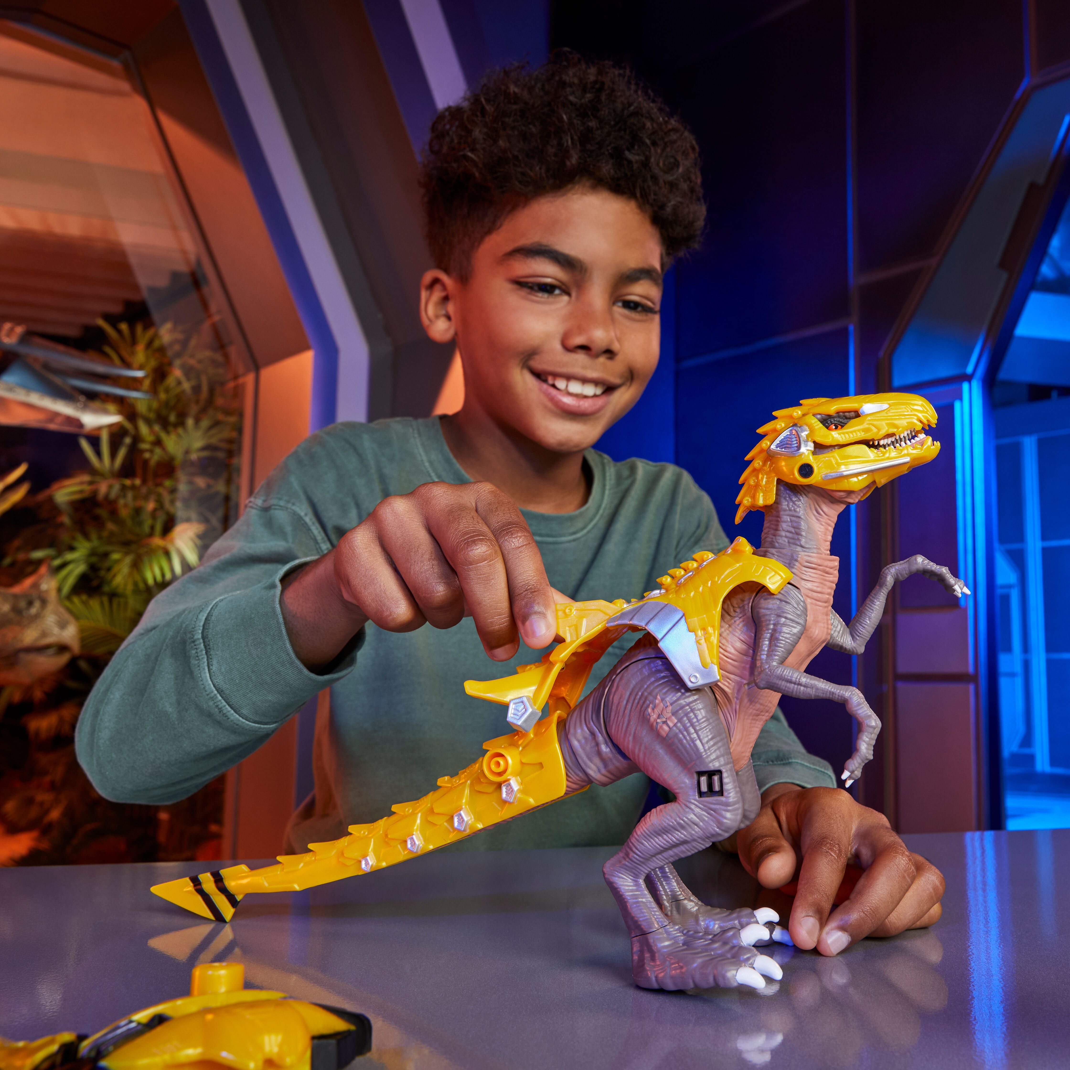 Actionfigur MGA ENTERTAINMENT "Armosaurs Armor-Up Dinosaur- Yellow Raptor - Blaze", gelb (bunt), Spielfiguren, Kinder, Actionfigur
