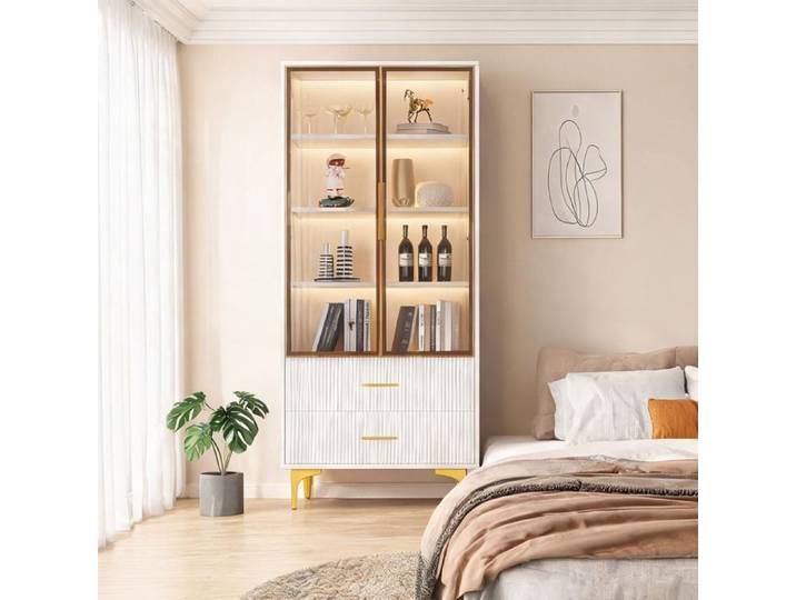 Vitrine haute blanche avec portes en verre teinté et éclairage LED 70x35x150 cm pieds dorés style contemporain