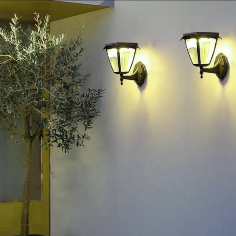 Silumen Lanterne Solaire Connectée Murale RGBW IP54
