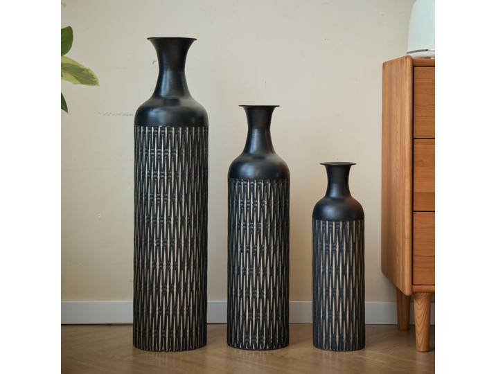 Grand ensemble de 3 vases de sol, noirs (50/66/83 cm) - Grands vases décoratifs en métal à motif rainuré, pots de plantes pour la décoration de la pièce, pour salon et couloir, au design industriel