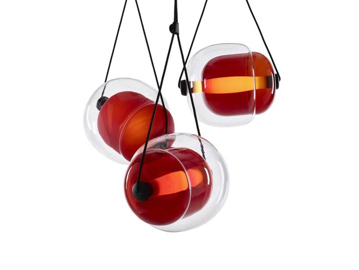 BROKIS lampe à suspension CAPSULA TRIANGLE (Extérieur transparent, intérieur rouge - Verre)