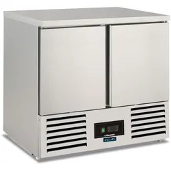 Edelstahl-Saladette mit 2 Türen. Temperatur +2°/+8°C. Elektronisches Thermostat. Automatische Abtauung. Maße 90x70x87 cm. SF901