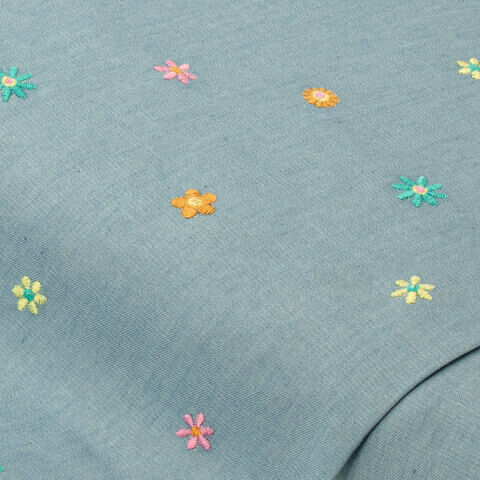 Leichter Jeansstoff (Hemdenjeans) "Blume" bestickt, hellblau/bunt