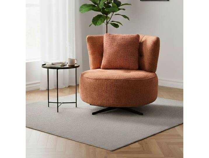 Fauteuil lounge pivotant tissu chenillé terracotta + coussin