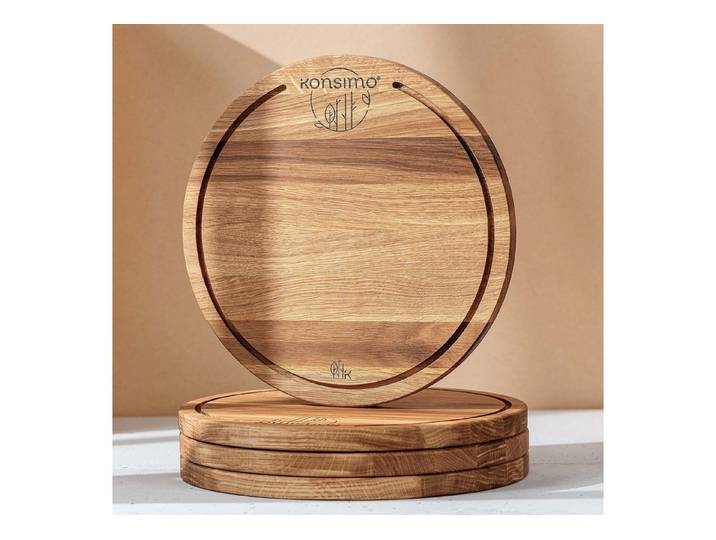 KONSIMO® Schneidebrett LESTE Runde Designschneiderbrett-Set, Massivholz, Servierbrett, Eichenholz, (4 Stück, Maße: ø25cm, h. 2cm, 4-St), hergestellt in der EU, 4-er Set, mit Saftrillen, Handarbeit