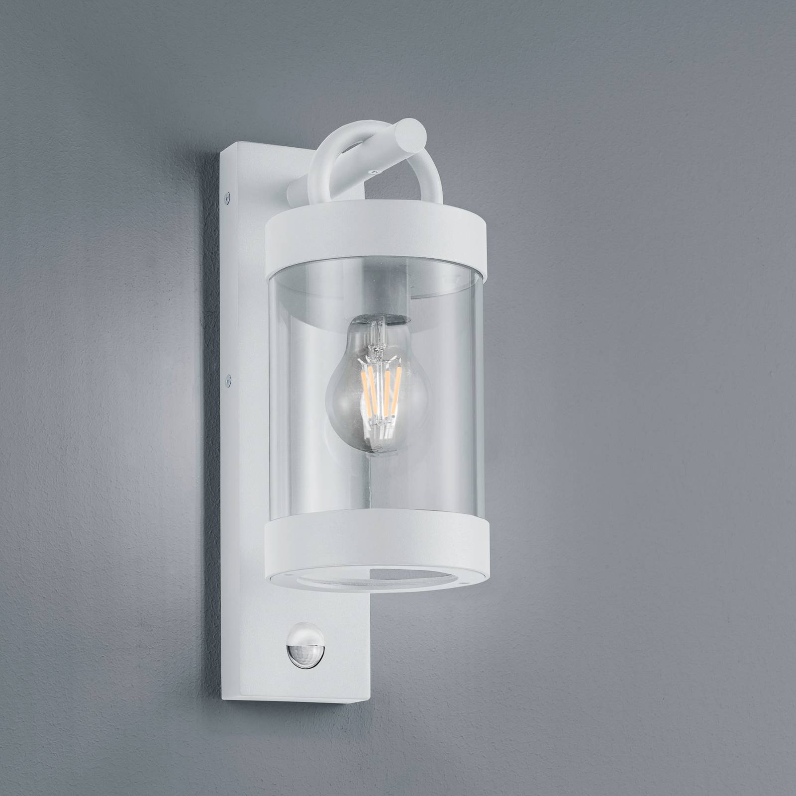 Trio Lighting Außenwandleuchte mit Bewegungsmelder Sambesi, weiß / opal, Aluminium, Modern, Laternenform
