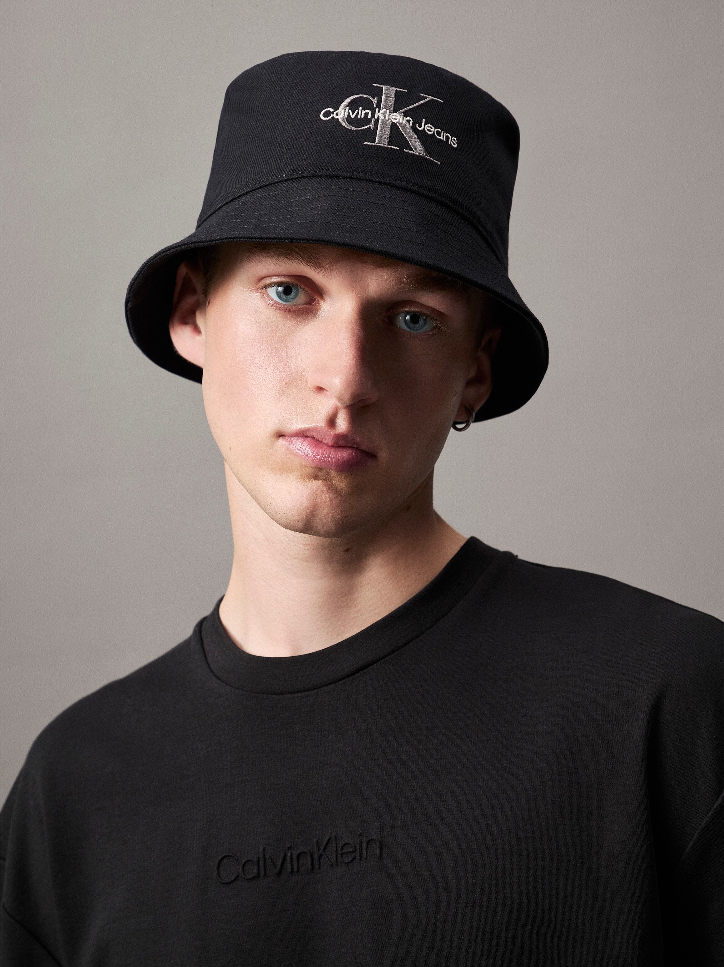Fischerhut CALVIN KLEIN "MONOLOGO EMBROIDERY BUCKET HAT", Herren, schwarz, Web, Baumwolle, unifarben, Hüte Fischerhut schwarz Einheitsgröße