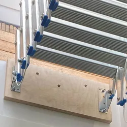 Wellhöfer Scherentreppe mit Stirnbrett waagrecht für Deckenmontage Dachbodentreppe, 297-320 cm