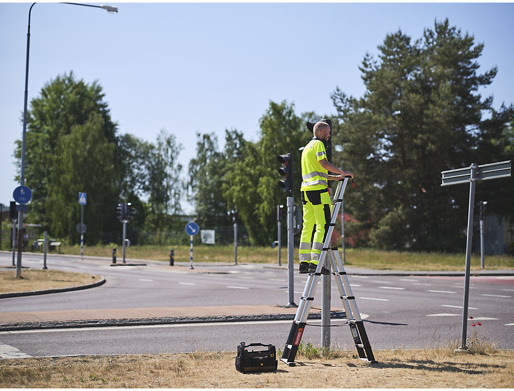 Teleskop-Mehrzweckleiter COMBI LINE, 80 mm Stufentiefe, 7 Stufen, max. Arbeitshöhe 3,1 m Telesteps
