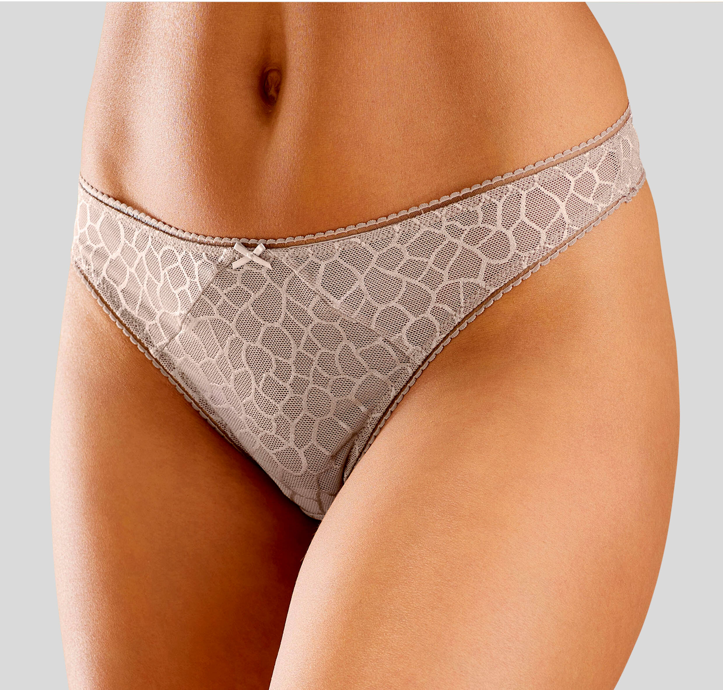 String LASCANA "Chiara", Damen, Gr. 32/34, Microtouch, beige (sand), Microtouch, Obermaterial: 89% Polyamid, 11% Elasthan, körpernah, Unterhosen String, in graphischem Netz-Muster sand 32/34, Microtouch