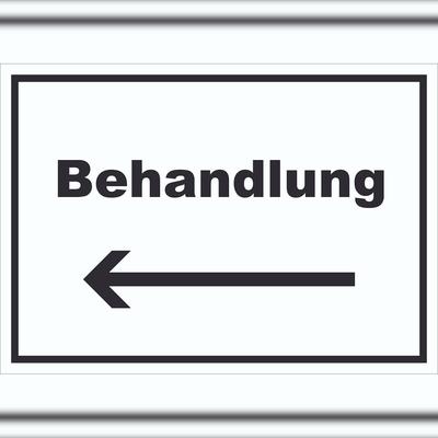 HB-Druck Behandlung Schild mit Text und Richtungspfeil links Behandlungsraum waagerecht A6 (105x148mm)