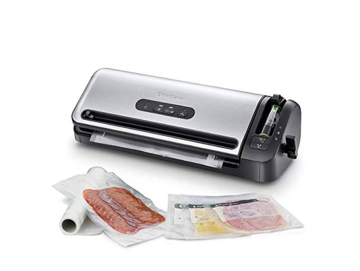 FoodSaver Vakuumiergerät mit Schneidevorrichtung und Rollenaufbewahrung mit Handheld-Vakuumierer & Marinierfunktion Enthält sortierte Vakuumbeutel [FFS017X], Silber