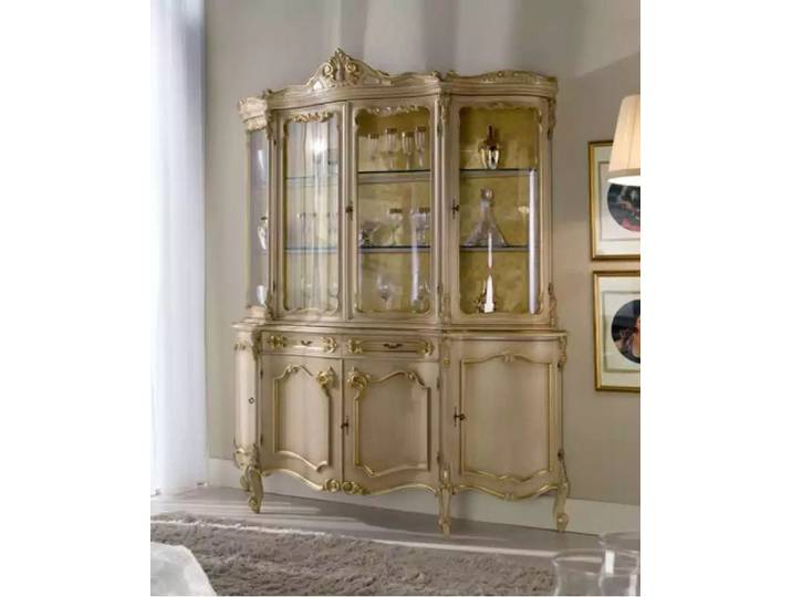 JVmoebel Vitrine Beiger Holzvitrinenschrank aus italienischer Handwerkskunst (1-St., Vitrine) Made in Europa