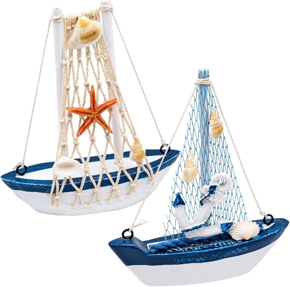 Twee stuks houten miniatuur zeilboot ornamenten voor nautische decoratie