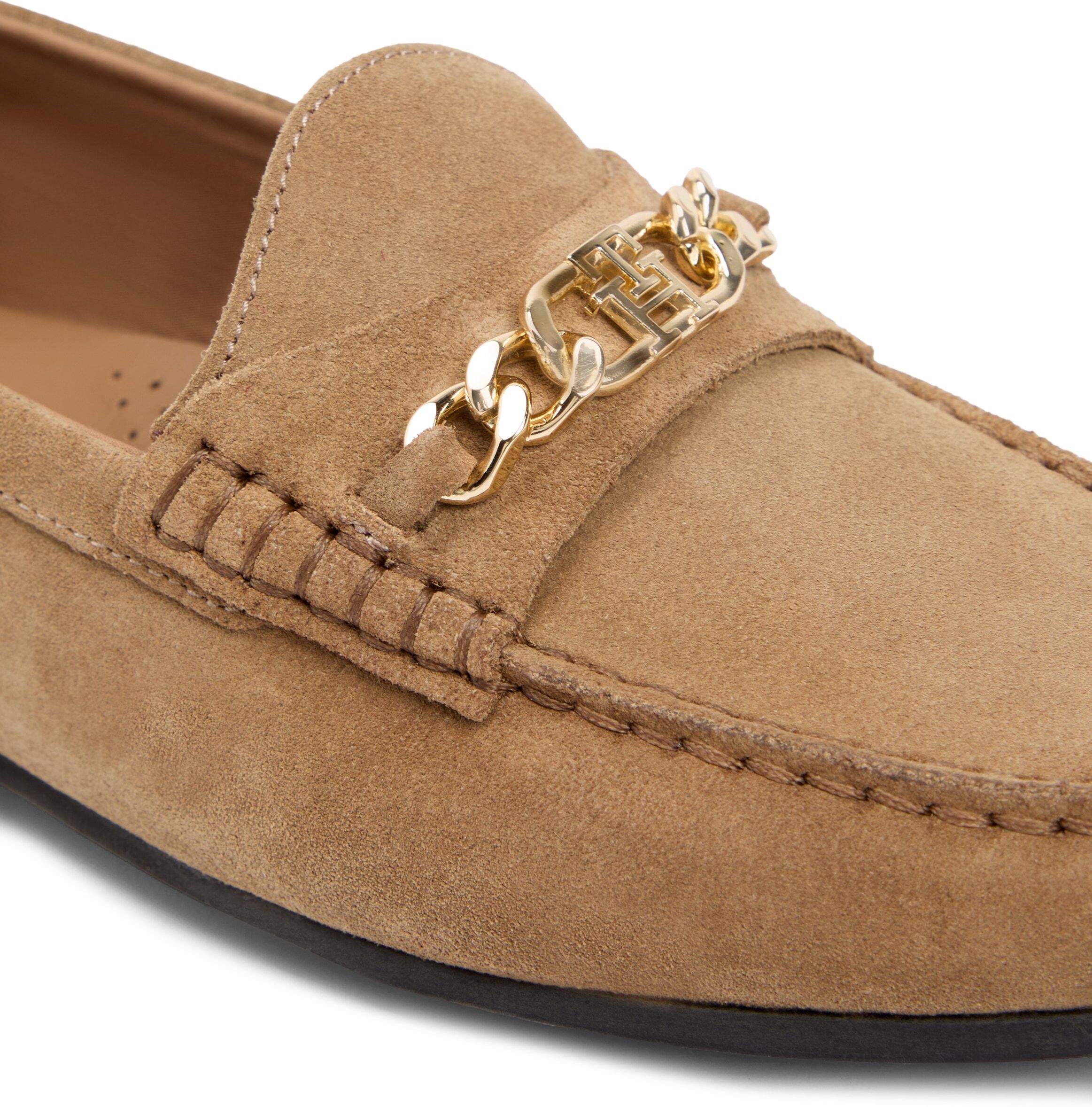 Loafer TOMMY HILFIGER "TH CHAIN SUEDE LOAFER", Damen, Gr. 36, Leder Textil, beige (safari), Veloursleder, unifarben, Basic, Schuhe Loafer, Slipper, Businessschuh, Schlupfschuh mit goldfarbener Zierkette safari 36, Leder Textil